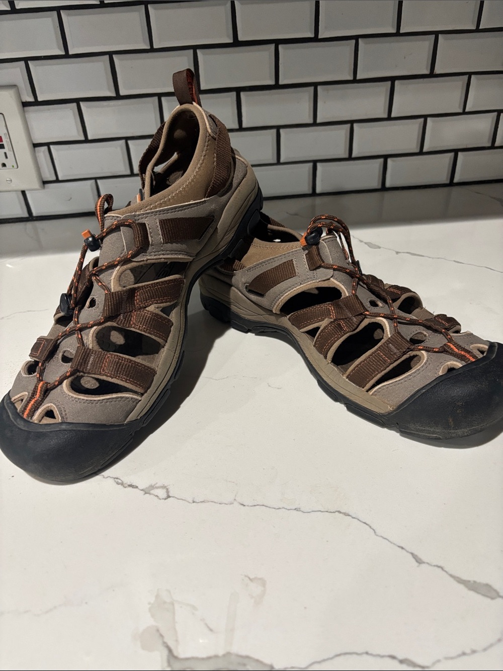 Keen Owyhee Brown & Tan Men's Closed-Toe Outdoor Sandals, EXC COND Sz11.5